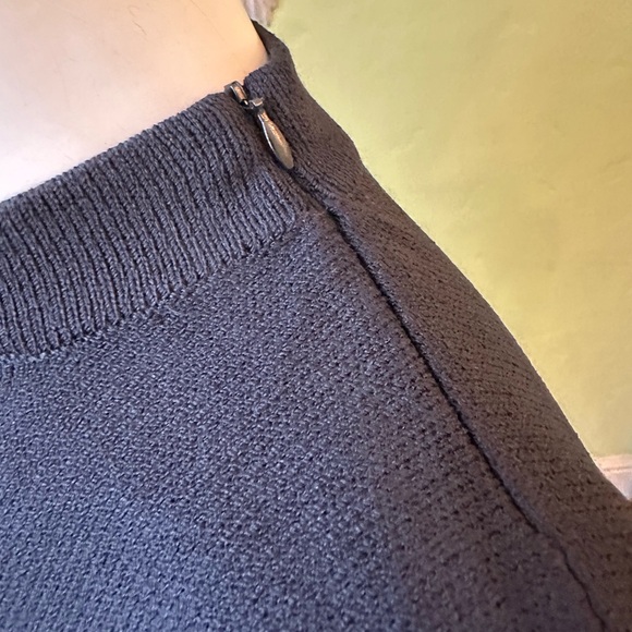 St. John Knit Sport Tank with Shoulder Zipper Perfect Condition w/ tags - Picture 3 of 6